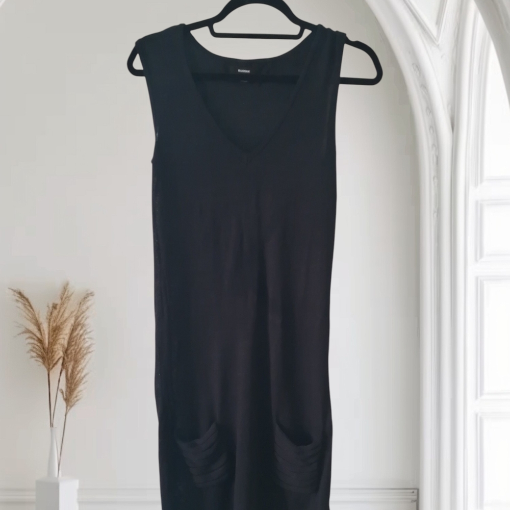 RUDSAK Elegant Black Sleeveless Midi Dress - Picture 1 of 9